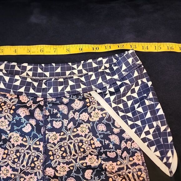 MinkPink Edorphins 3/4 leggings in Multi size M - Picture 10 of 12